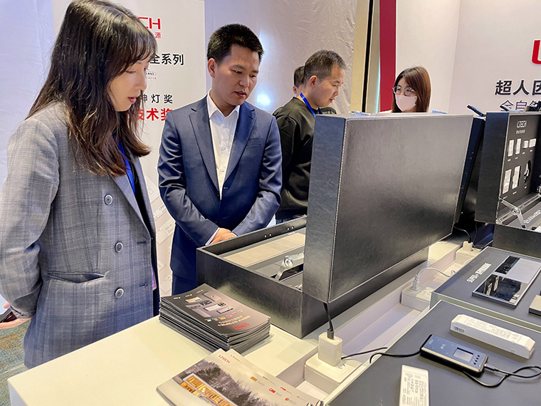 客户参观雷特展位