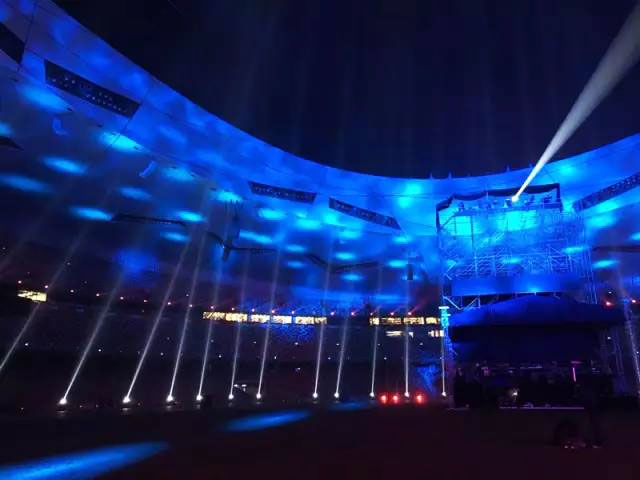 《中国新歌声》决赛舞台灯光效果